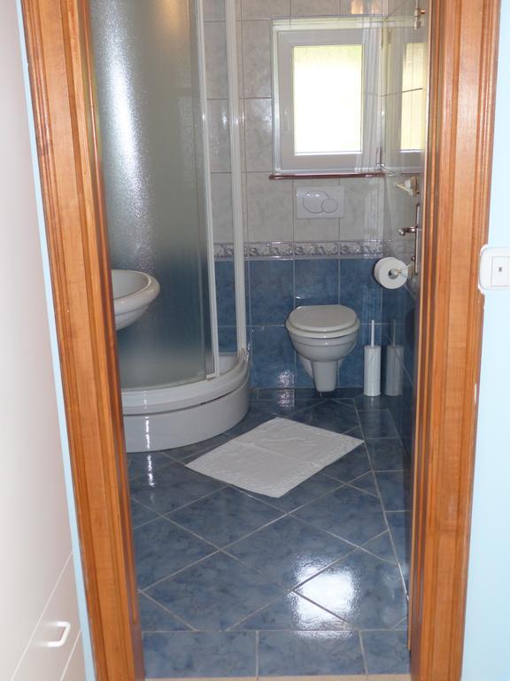 Apartments Viktorija Omišalj المظهر الخارجي الصورة